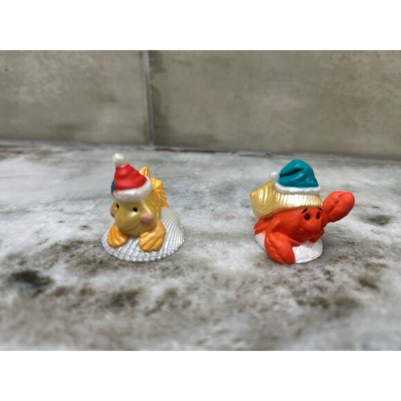 GOLDFISH& CRAB w Santa Hat - 1992 Hallmark Merry Miniatures Christmas Figure - Picture 1 of 6